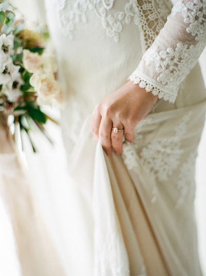 Feminine neutral wedding ideas at Foxfire Mountain House in the Catskills