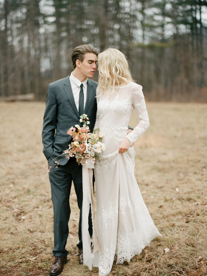 Feminine neutral wedding ideas at Foxfire Mountain House in the Catskills
