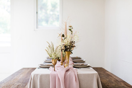 Romantic natural spring tablescape ideas