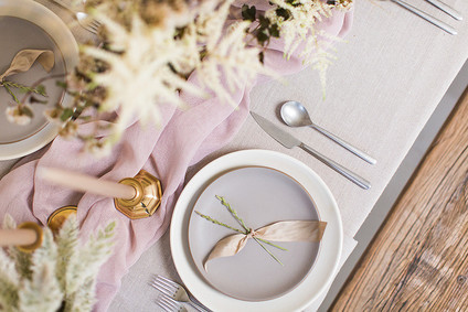 Romantic natural spring tablescape ideas