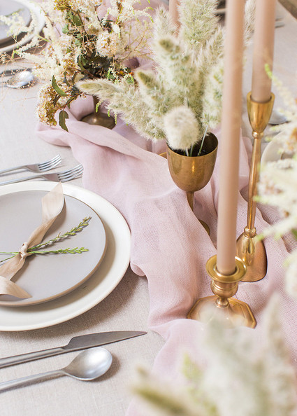 Romantic natural spring tablescape ideas