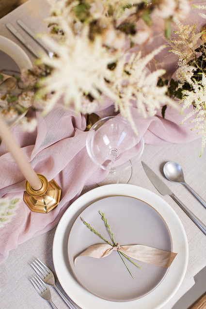 Romantic natural spring tablescape ideas