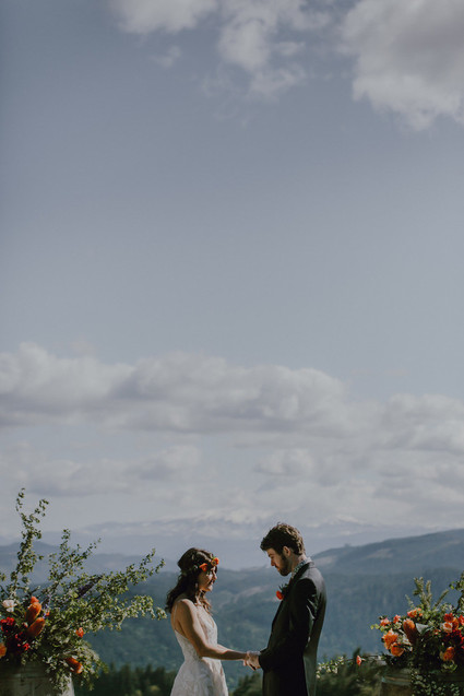 Spring Columbia Gorge wedding at Gorge Crest Vineyards