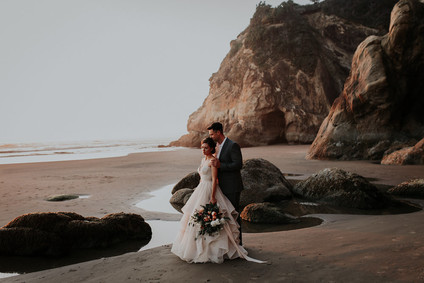 Romantic Oregon coast anniversary shoot