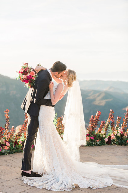 Romantic bright California wedding at Malibu Rocky Oaks