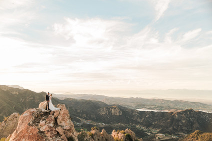 Romantic bright California wedding at Malibu Rocky Oaks