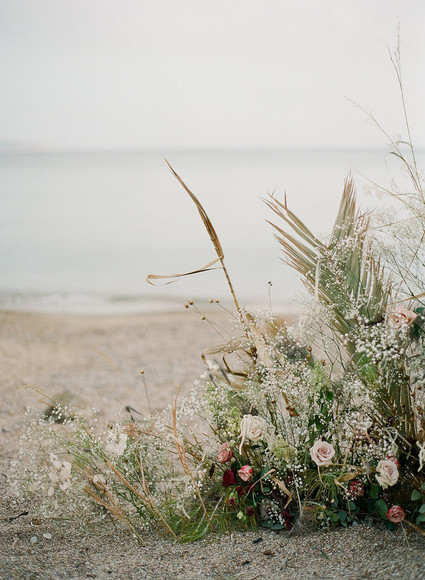 Rustic modern beach elopement ideas in Greece