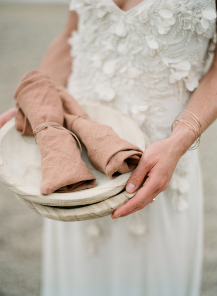 Rustic modern beach elopement ideas in Greece