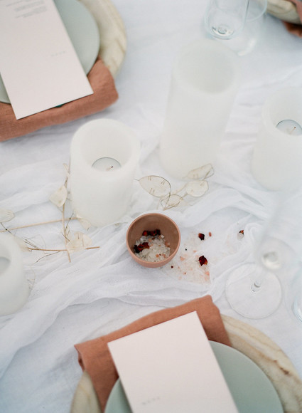 Rustic modern beach elopement ideas in Greece