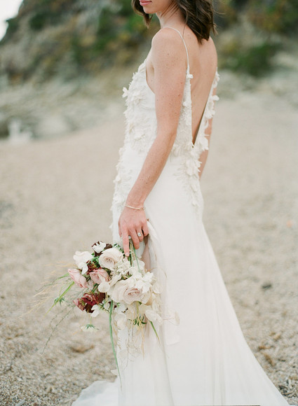 Rustic modern beach elopement ideas in Greece