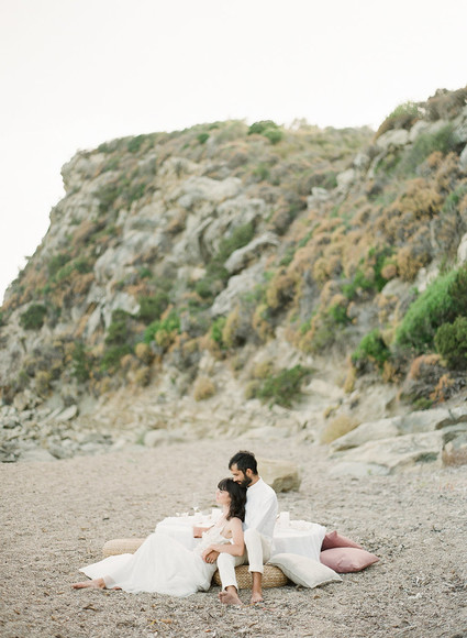 Rustic modern beach elopement ideas in Greece