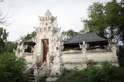 Elegant floral destination wedding in Bali