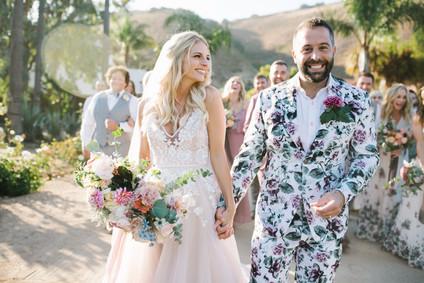 Stylish, whimsical, floral wedding at De Tierra Vineyards