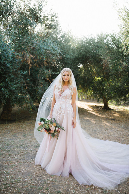 Stylish, whimsical, floral wedding at De Tierra Vineyards