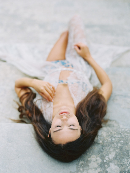 Romantic Tuscan boudoir session