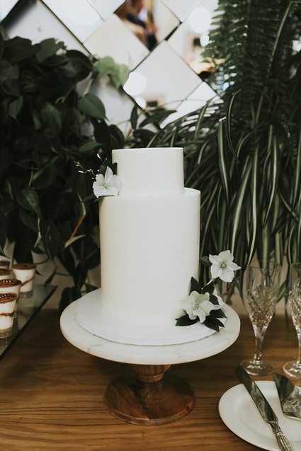 Moody minimalist spring wedding at The Ruby Street in Los Angeles