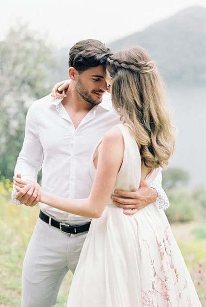 Romantic wedding portraits in Spain