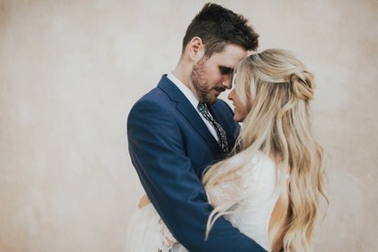 Tropical earth tone Palm Springs wedding at Colony 29