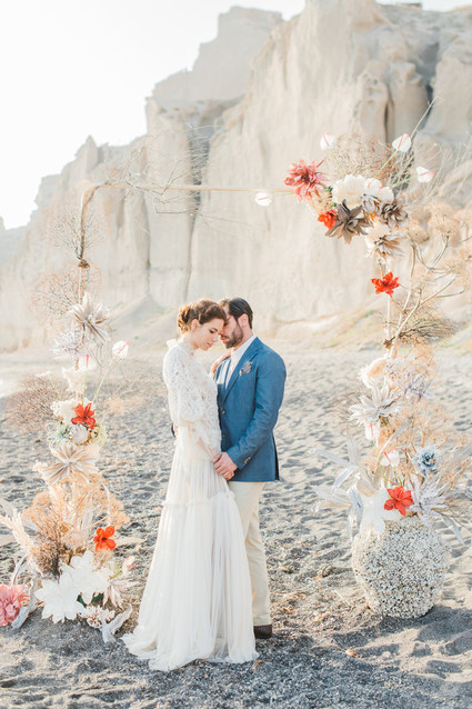 Vibrant beachy wedding editorial in Santorini