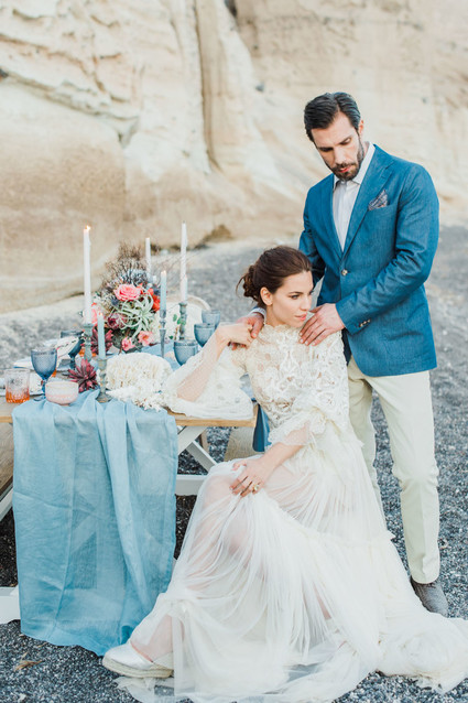 Vibrant beachy wedding editorial in Santorini