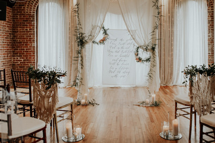 Whimsical indie wedding in Brooklyn at Diety