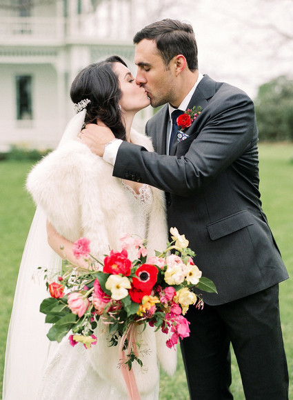 Colorful spring Texas wedding with Mexican details