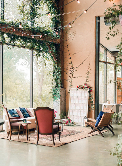 Colorful spring Texas wedding with Mexican details