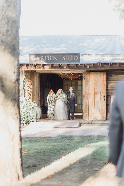 Rustic modern Jewish wedding at Terrain