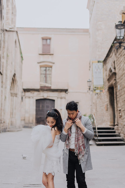 Travelogue engagement photos in the great cities of Europe