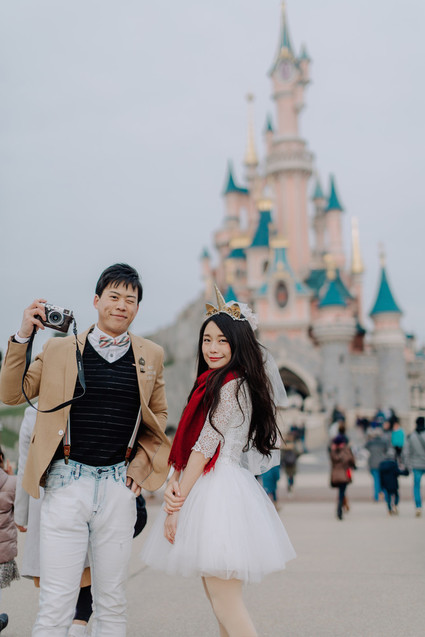 Travelogue engagement photos in the great cities of Europe