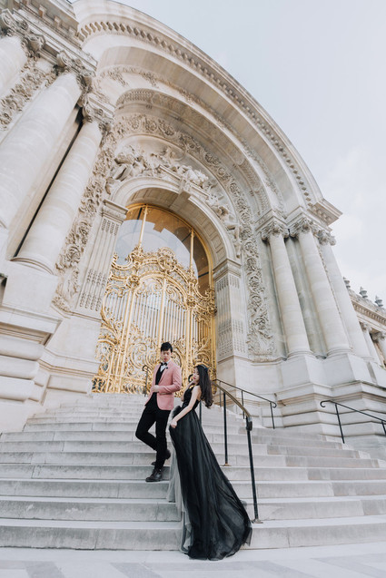 Travelogue engagement photos in the great cities of Europe