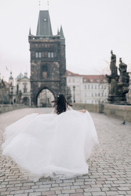 Travelogue engagement photos in the great cities of Europe