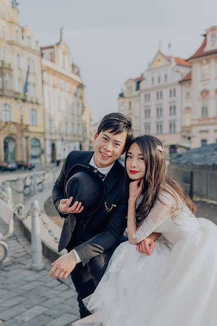 Travelogue engagement photos in the great cities of Europe