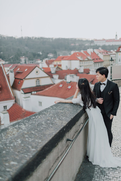 Travelogue engagement photos in the great cities of Europe