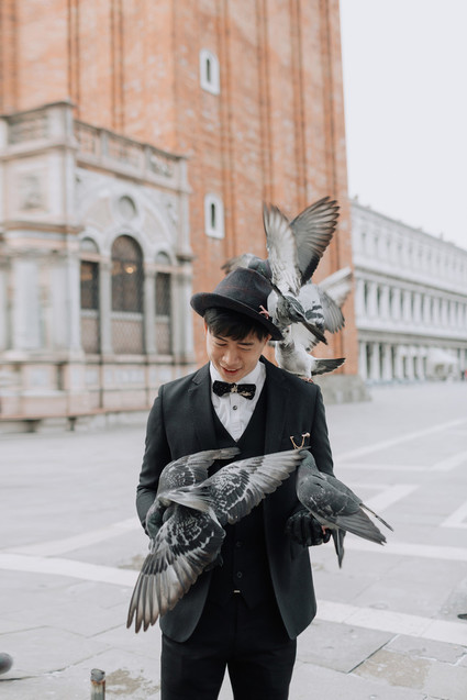 Travelogue engagement photos in the great cities of Europe