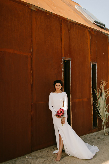 Modern minimalist earth tone wedding in the desert