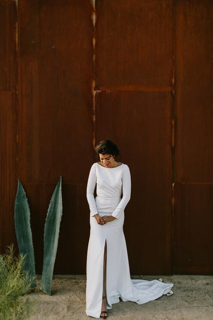 Modern minimalist earth tone wedding in the desert