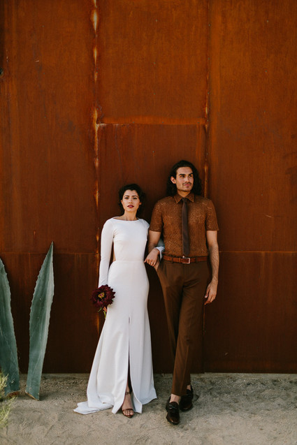 Modern minimalist earth tone wedding in the desert