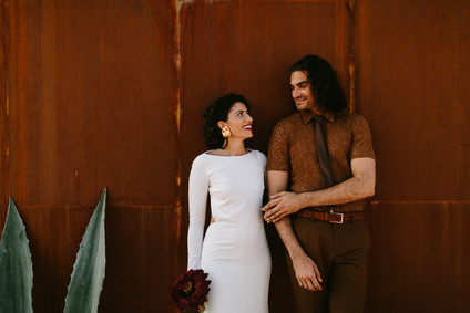 Modern minimalist earth tone wedding in the desert