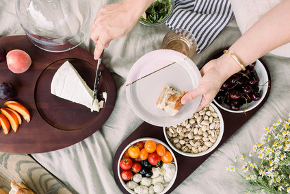 The perfect easy summer picnic with Crate and Barrel + 100 Layer Cake Inspiration