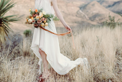 West Pinto terracotta inspired wedding editorial in West Texas