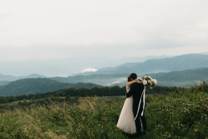 How to plan the perfect low-key elopement + a beautiful one at Max Patch in North Carolina