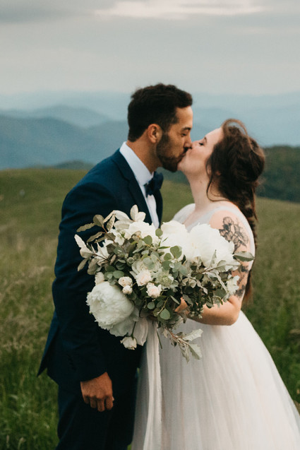 How to plan the perfect low-key elopement + a beautiful one at Max Patch in North Carolina