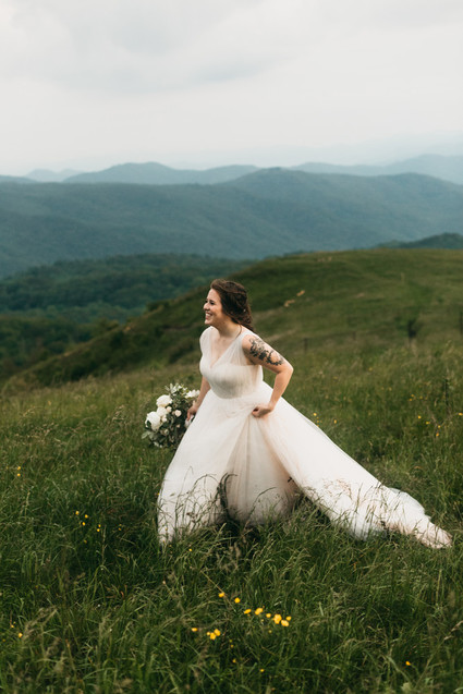 How to plan the perfect low-key elopement + a beautiful one at Max Patch in North Carolina