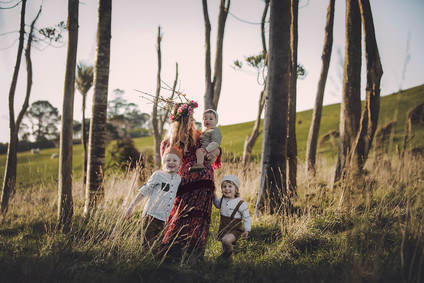 Family maternity photos at Jonkers Farm in Auckland, NZ