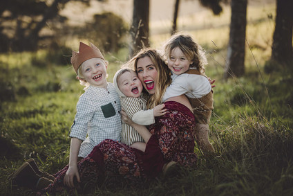 Family maternity photos at Jonkers Farm in Auckland, NZ