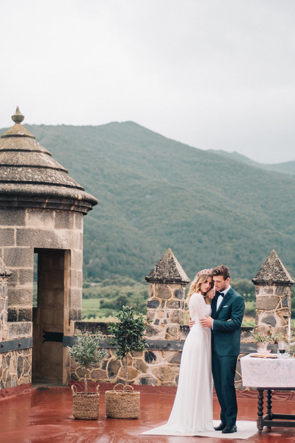 Elegant spanish wedding ideas at Castell de Riudabella in Spain