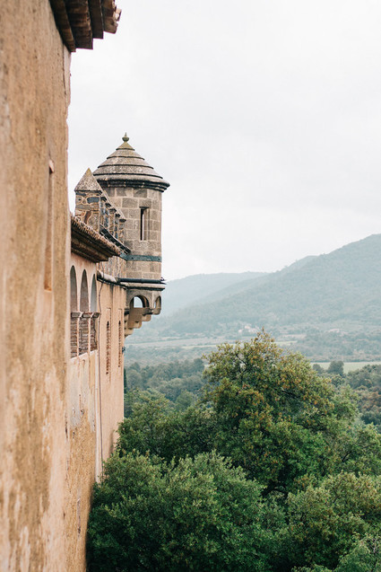 Elegant spanish wedding ideas at Castell de Riudabella in Spain