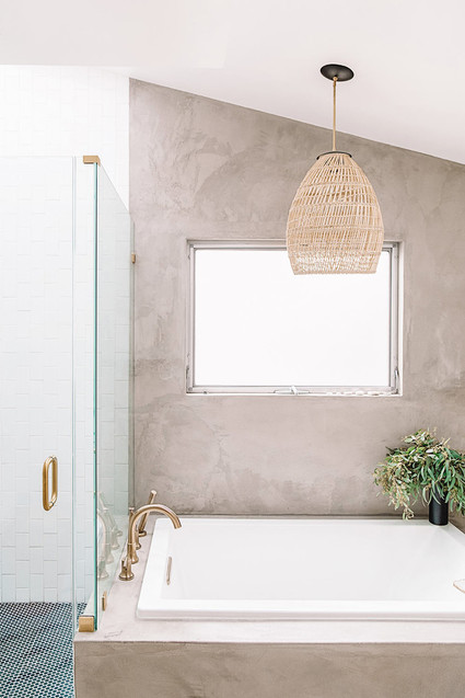 Amanda Dawbarn master bathroom