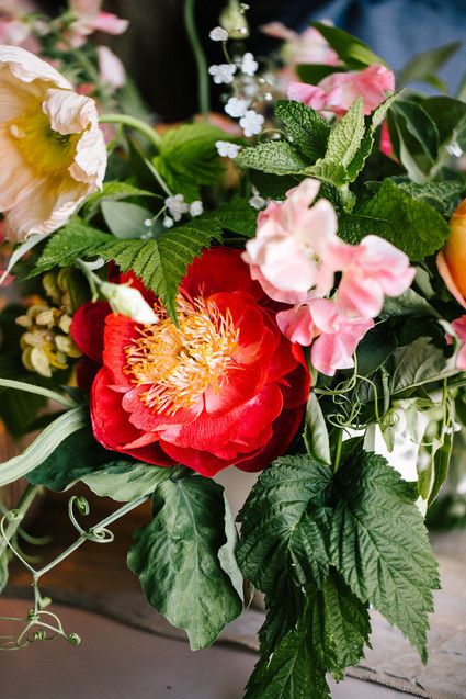 How to mix paper flowers with real flowers for the most beautiful bouquet